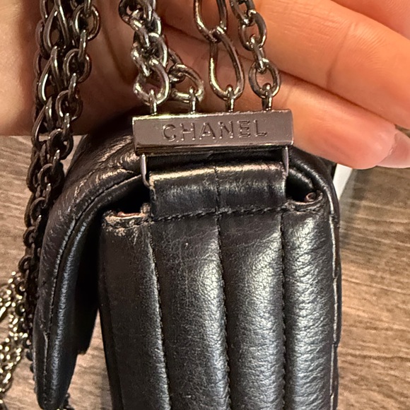 Designer-inspired Black Quilted Leather Chain Bag - Picture 2 of 7